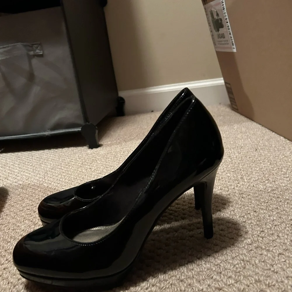 ✨Moving Sale✨ Christian Siriano Black Stiletto Heels - Picture 2 of 4